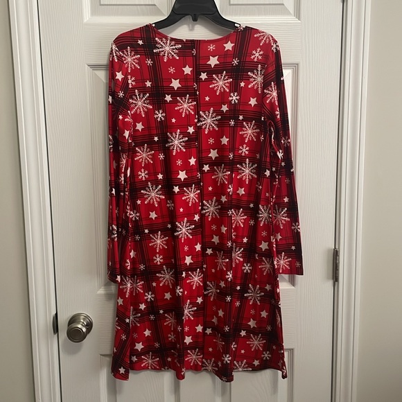 Merry Wear Dress - Picture 2 of 5